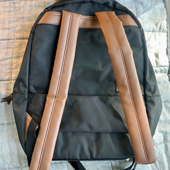 Tommy Bahama Daytrip Backpack - Picture 2 of 4